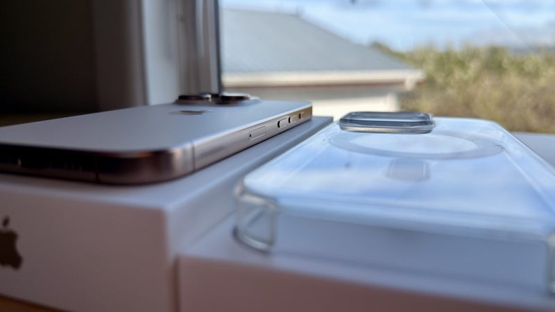 iPhone 16 Pro 256GB Dessert Titanium + Free Clear Case63850670104323112