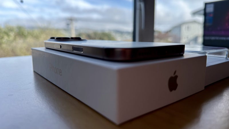iPhone 16 Pro 256GB Dessert Titanium + Free Clear Case63850670104323113