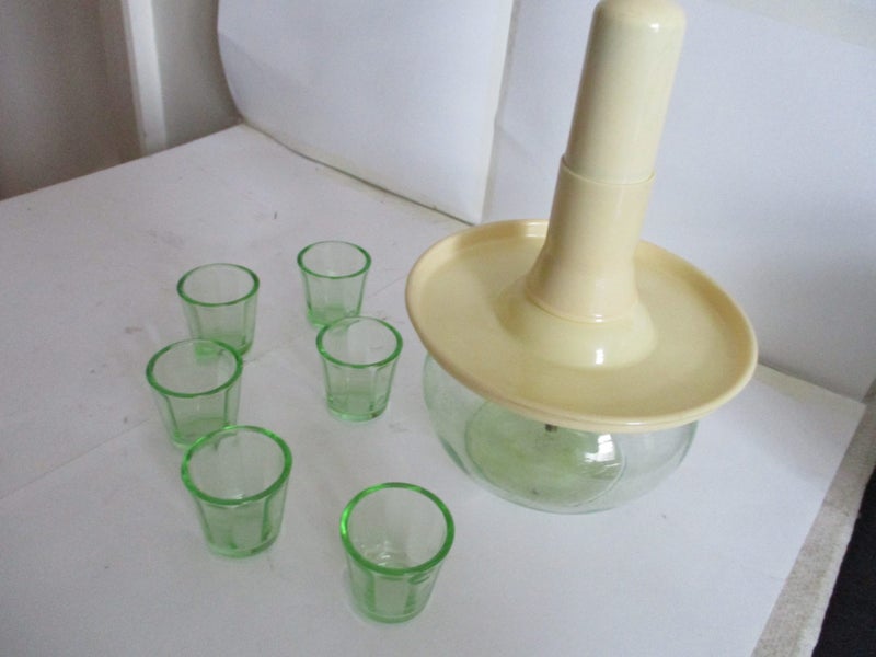 Vintage Glass Revolving Liquor Dispenser Pump w/ 6 Shot Glasses Carousel 1
