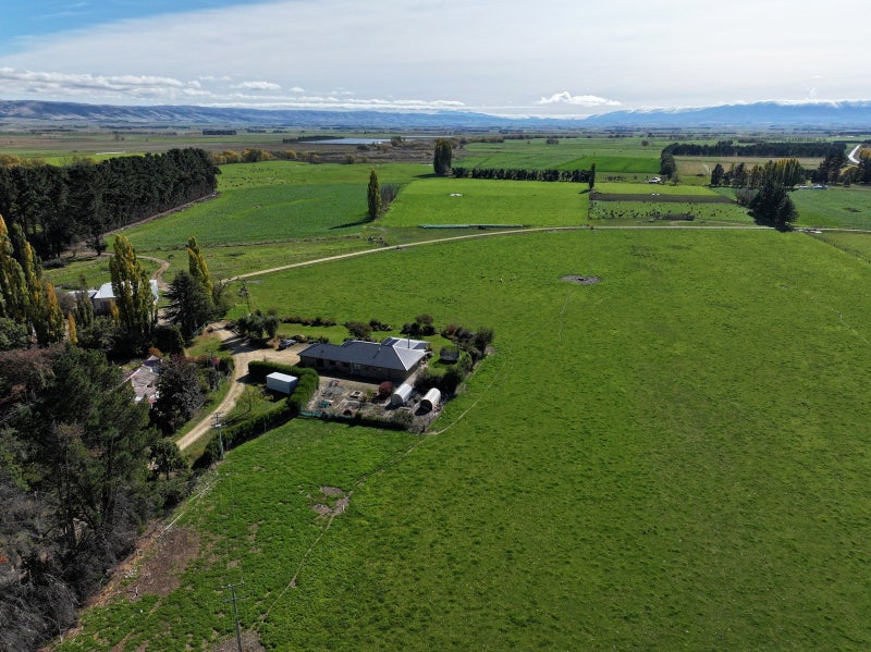 Modern Home on Irrigation Block63964104453633112