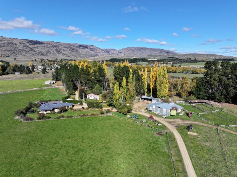 Modern Home on Irrigation Block63964104453633113