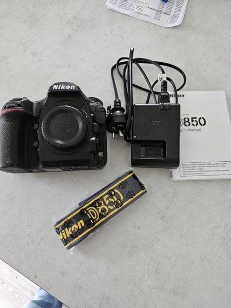 Nicon D85064142571444483110