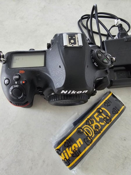 Nicon D85064142571444483111