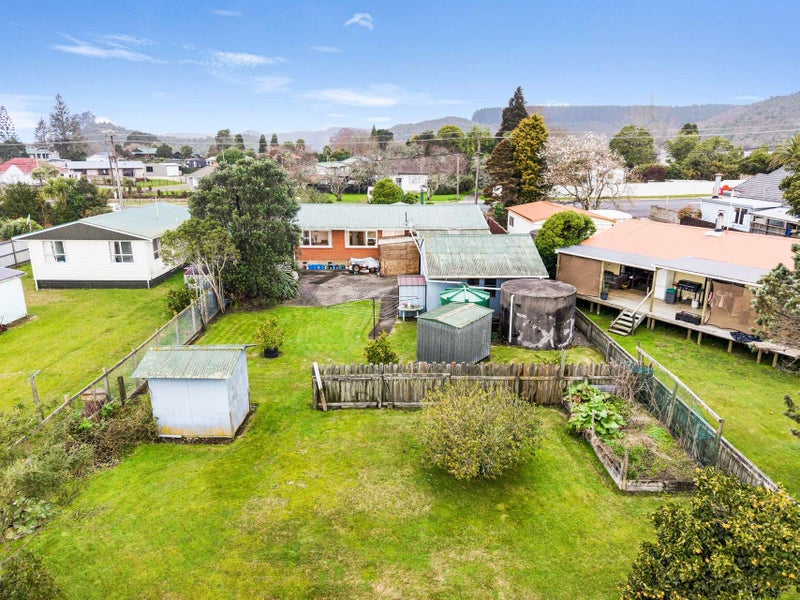 Image 3 of 28
