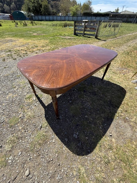 Beautiful Mahogany Extension Dining Table Carousel 1