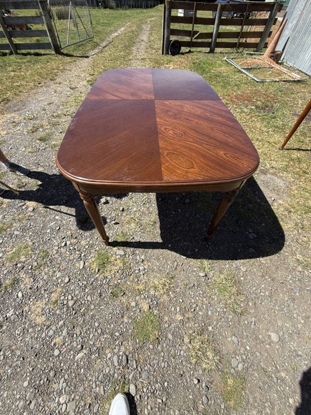 Beautiful Mahogany Extension Dining Table Carousel 2