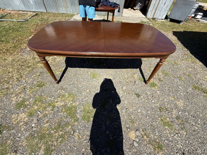 Beautiful Mahogany Extension Dining Table Carousel 4
