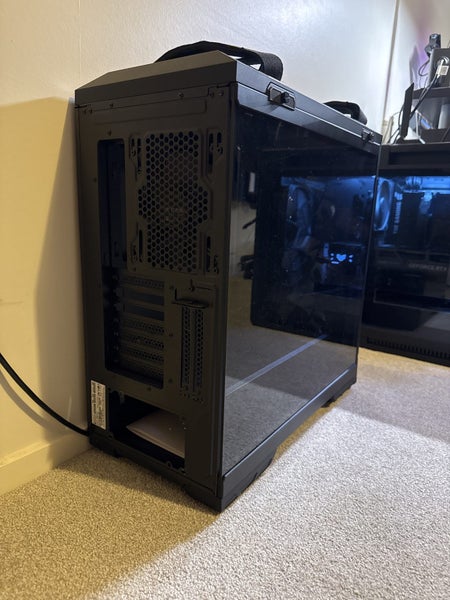 ASUS GT 501 case with 3 ASUS argb fans (can connect to armoury crate)63857064465153111