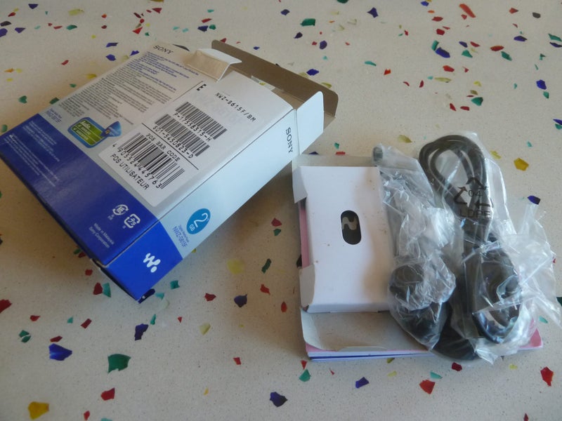 Sony Walkman NWZ-S615F **NEVER USED ** Carousel 3