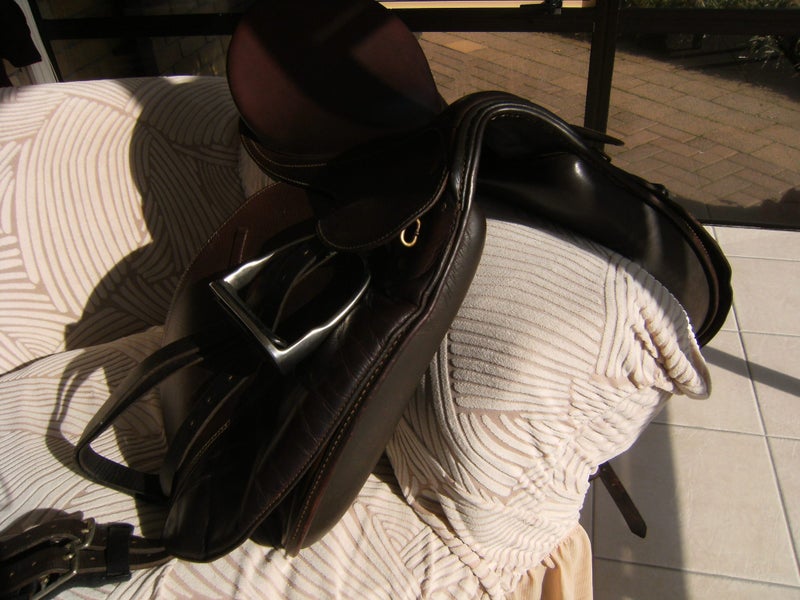 Bates Caprilli 17" Dressage Saddle63863366547715112