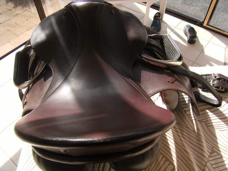 Bates Caprilli 17" Dressage Saddle63863366547715114