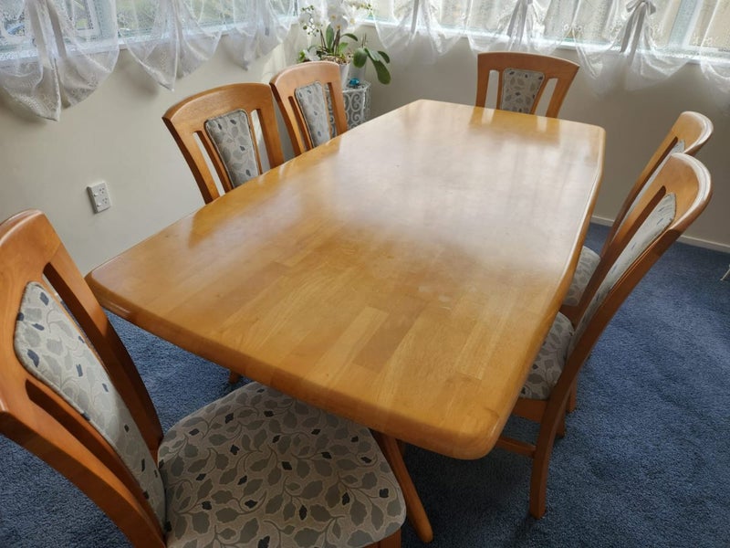 Dinning Table with Chairs.64275002681218110