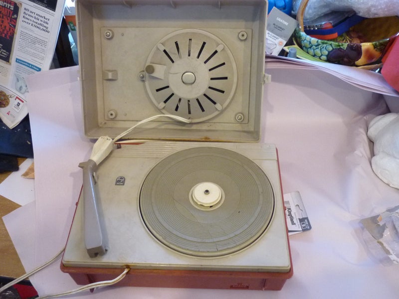 RECORD / GRAMPHONE PLAYER. PHILLIPS . RESTORERS DREAM Carousel 1
