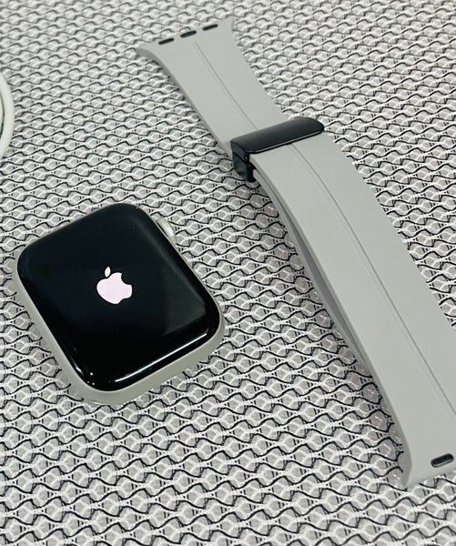 Apple Watch SE 44mm GPS Silver Aluminium Case Carousel 1