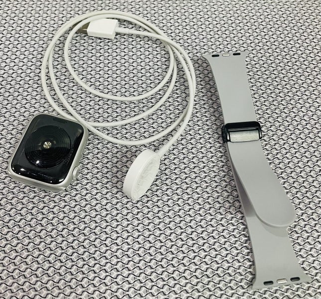 Apple Watch SE 44mm GPS Silver Aluminium Case Carousel 12