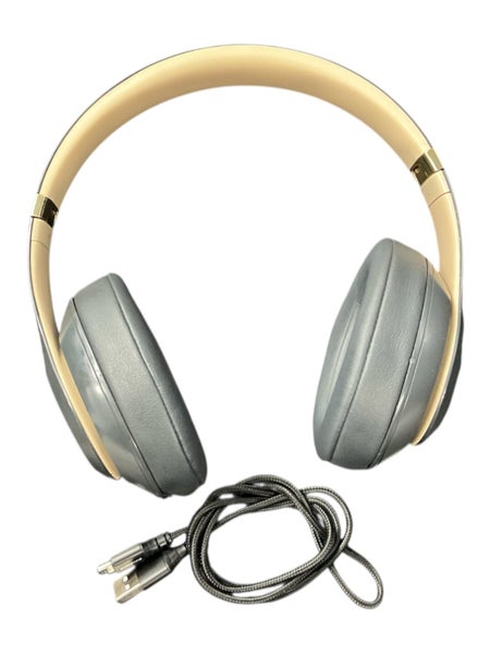 BEATS STUDIO 3 HEADPHONES Carousel 1