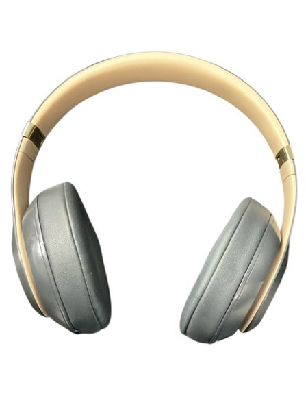 BEATS STUDIO 3 HEADPHONES Carousel 2