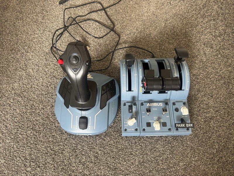 Airbus Thrustmaster. Joystick and Throttle Quadrant63865682376450110