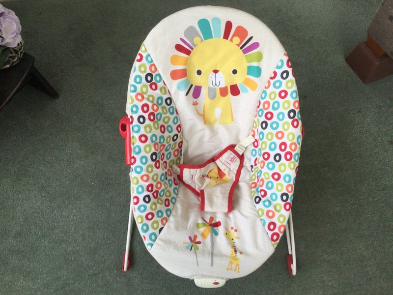 Bright Start baby bouncer with gentle vibration Carousel 2