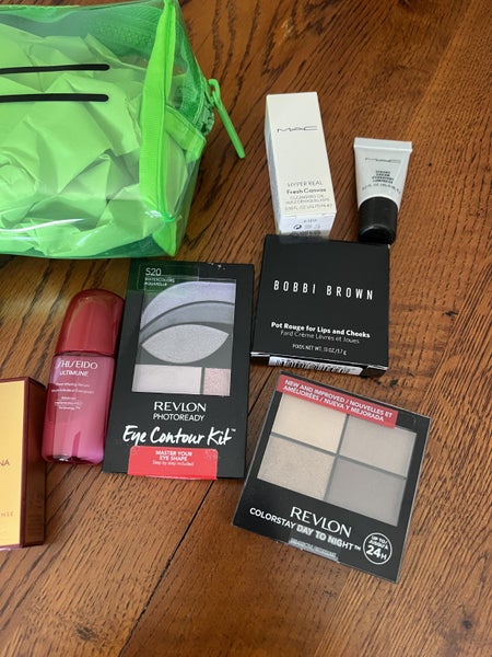 ASSORTMENT OF BEAUTY PRODUCTS Carousel 2
