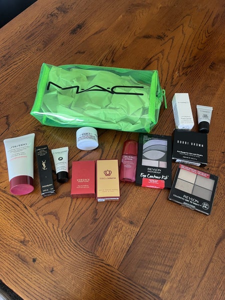 ASSORTMENT OF BEAUTY PRODUCTS Carousel 1