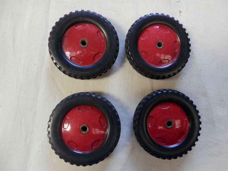 MECCANO RED AND BLACK WHEELS Carousel 1