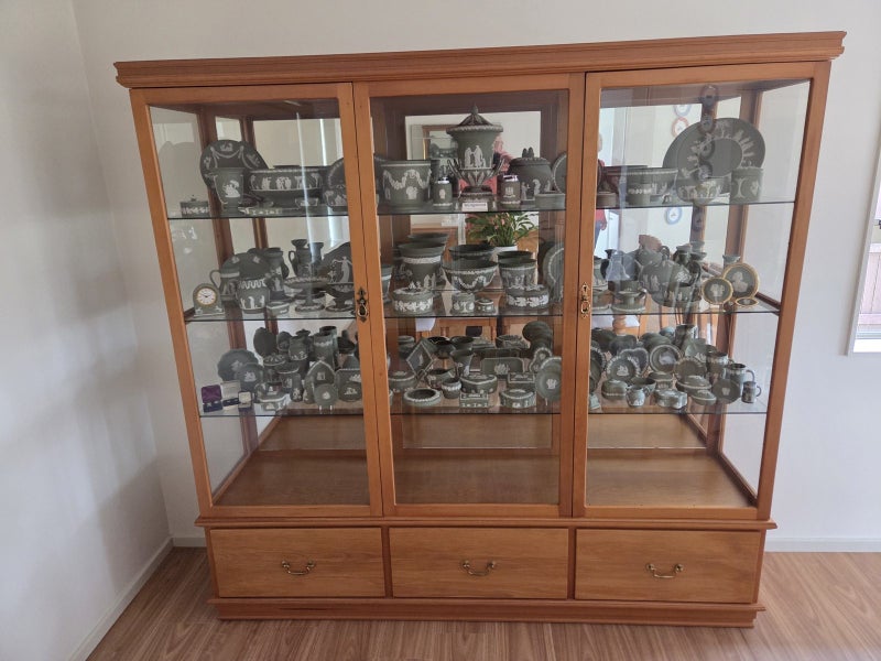Kauri display cabinet (cabinet only)63874378776577110