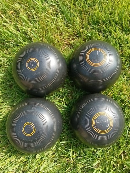 Henselite Standard size 5 lawn bowls Carousel 1