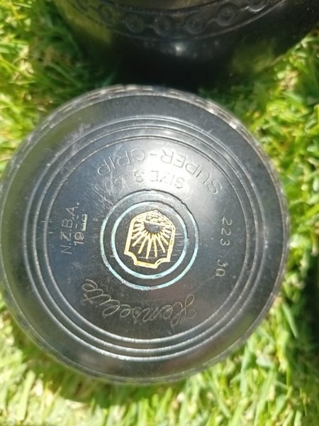 Henselite Super-Grip Size 3 lawn bowls Carousel 2