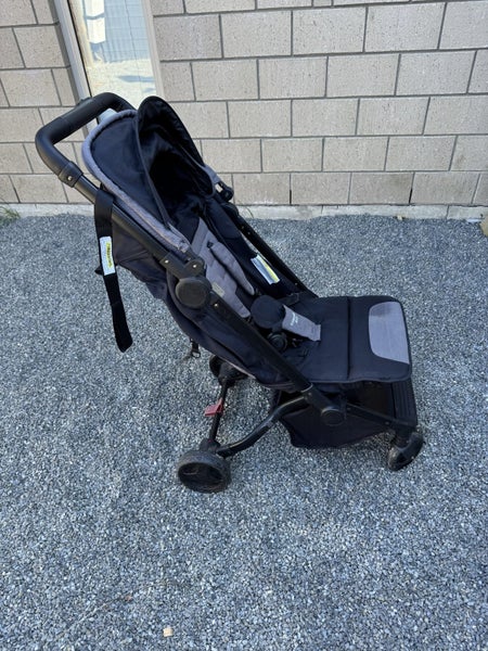 Edwards and Co Otto Travel Pram. Carousel 2