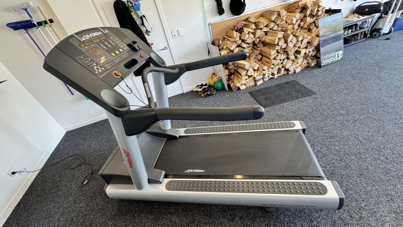 LifeFitness Integrity Series Treadmill (CLST)63875673608834110