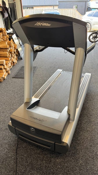 LifeFitness Integrity Series Treadmill (CLST)63875673608834111