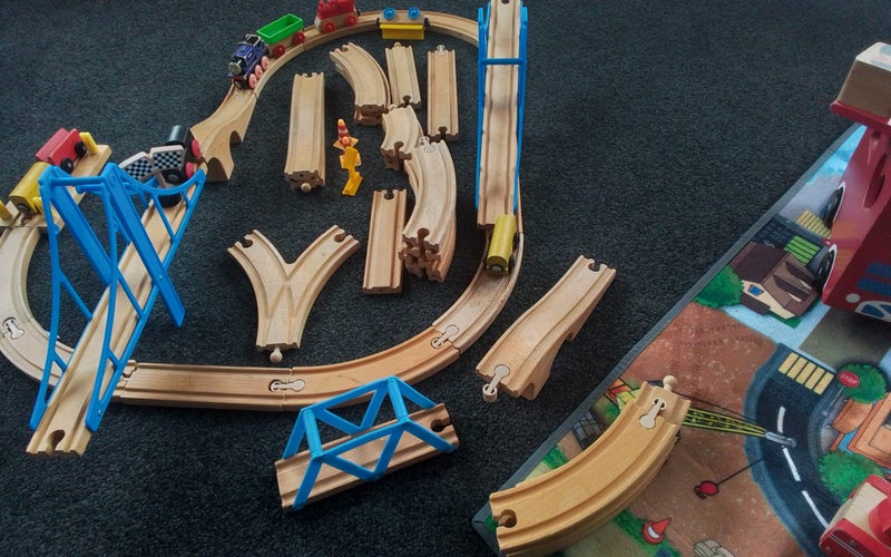BULK WOODEN TRAIN TRACKS AND VEHICLES Carousel 2