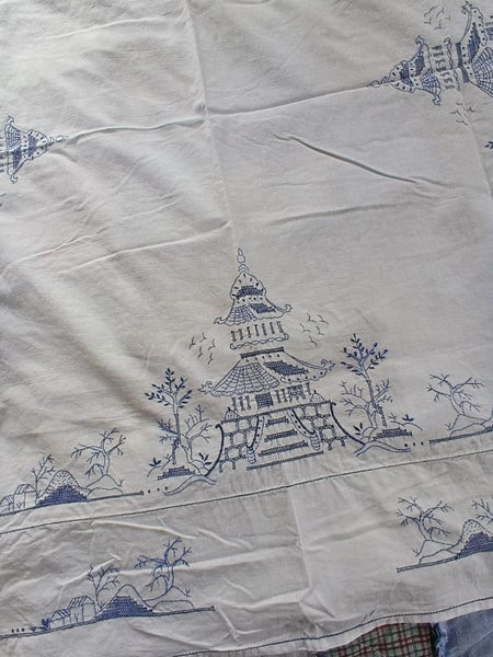 Embroiderd table cloth63876222670465110