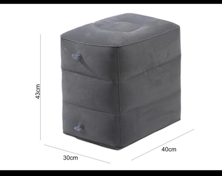 Inflatable cube for airplane Carousel 1