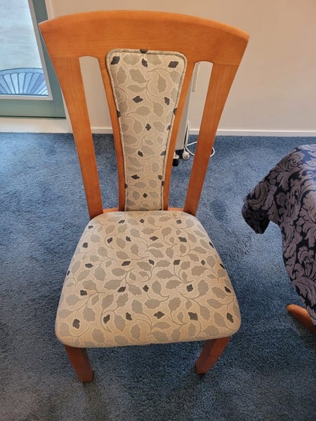 Dinning Table with Chairs.64275002681218111