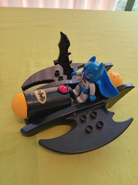 Duplo Batman set including a batarang and Penguin villain Carousel 2