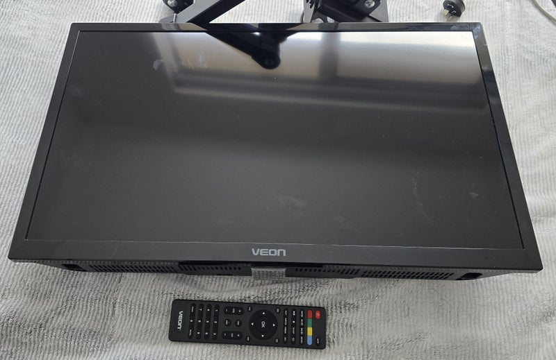 Veon 24inch TV plus OMP Multi Directional Wall Mounting Bracket Carousel 1