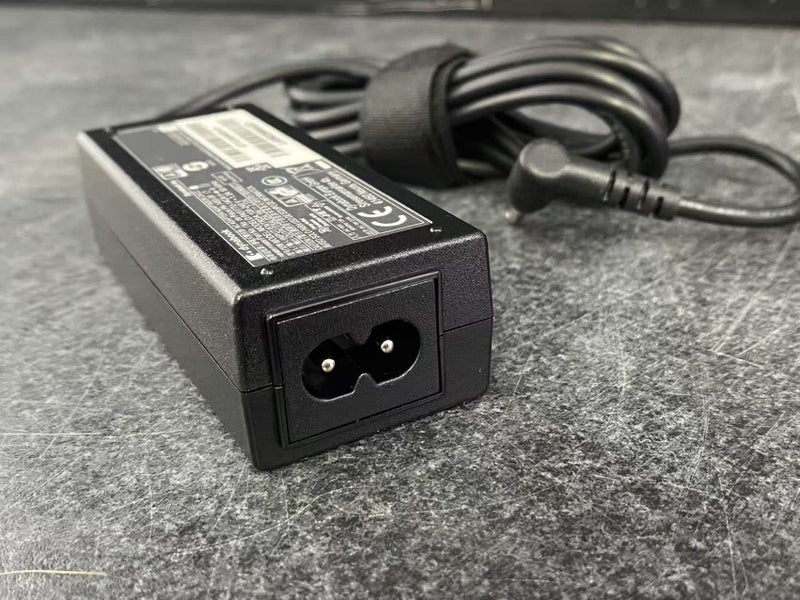 New DYNABOOK / TOSHIBA AC Adapter 19V 2.37A 45W 4.0*1.7mm Carousel 4