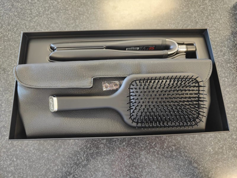 ghd Platinum + styler, paddle brush & bag set Carousel 1