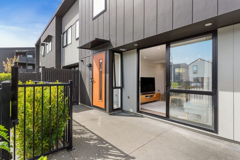 Mangere, 3 bedrooms64724801466498113
