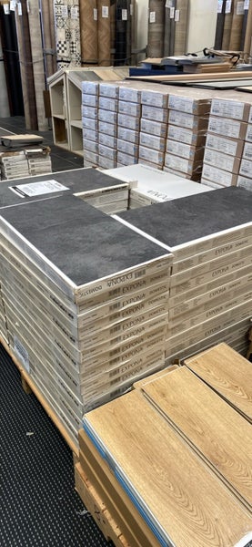 $1 reserve 50 m2 Graphite Slate Effect vinyl tiles. (15 boxes)63885361695747110
