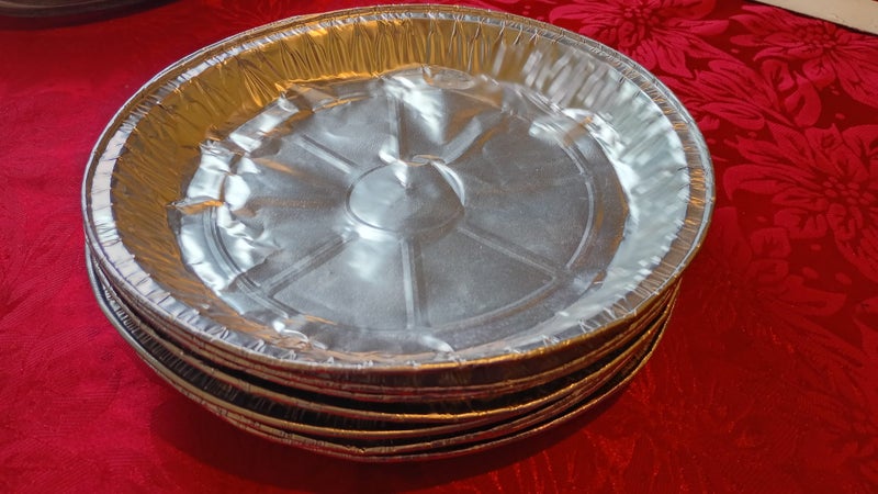 FAMILY PIE-SIZED FOIL TINS (USED) Carousel 1
