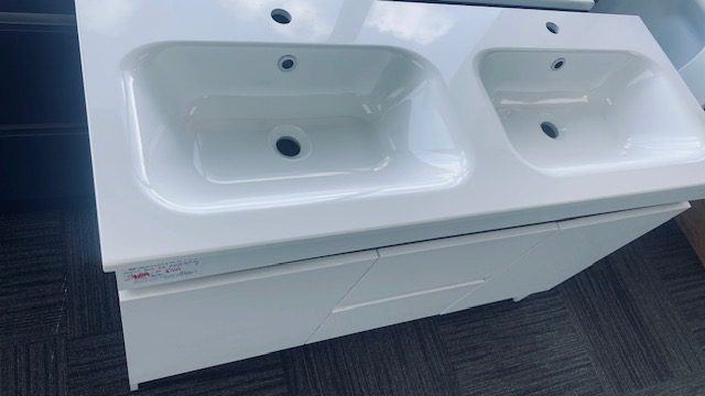 1200 Astra Floor Standing in Snow White with China Double Basin Carousel 2