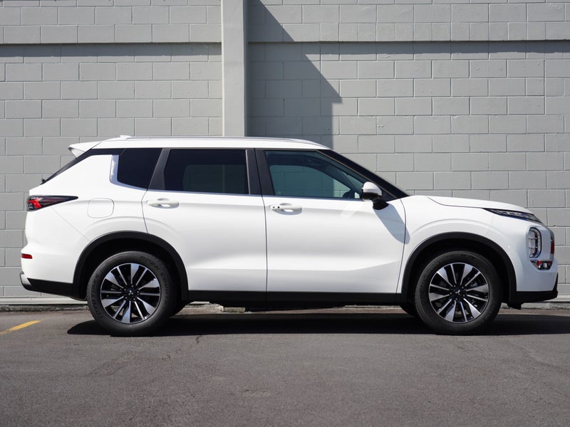 2026 Mitsubishi Outlander LS 2WD, photo 3