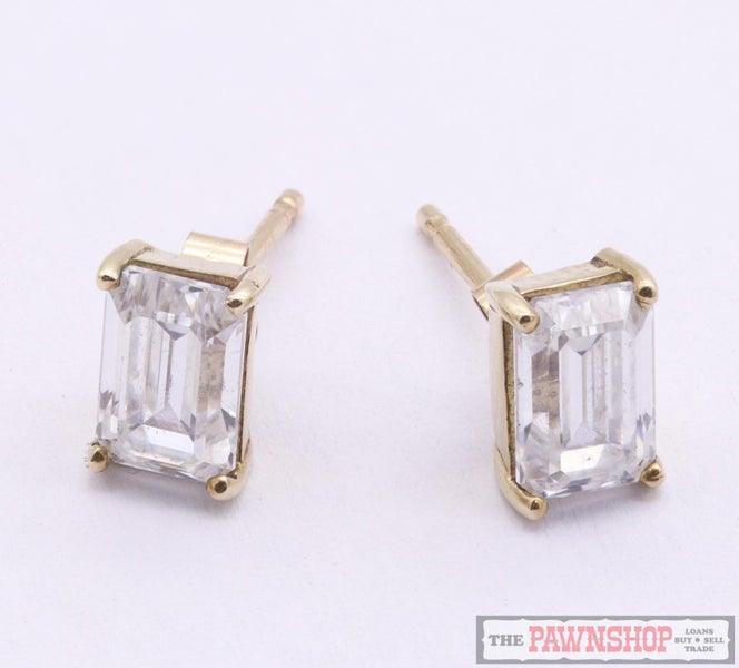 9ct Yellow Gold Cubic Zirconia Emerald-Cut Studs ~ 1.10 grams! Carousel 1