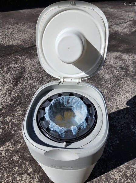 Tommee Tippee Twist & Click Nappy Bin + 4 Refills63886329125635111