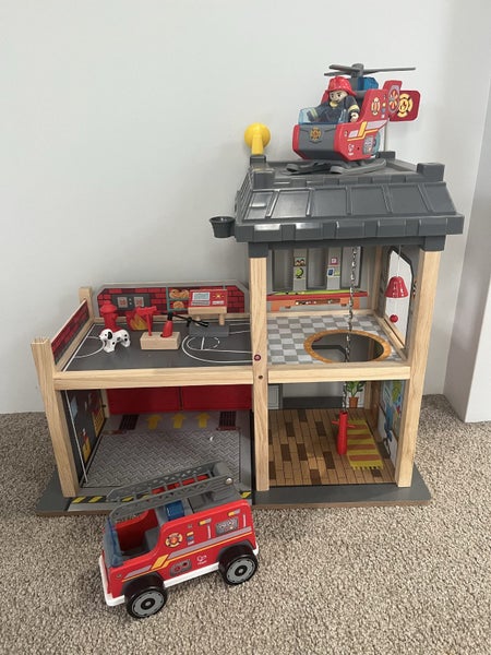 Hape - City Fire Station Carousel 1