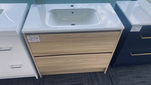 900 Brookfield Floor Standing 2 Draw - Vintage Ash with Via Basin Carousel 2