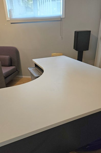 Office Desk - Ergonomic corner style Carousel 2